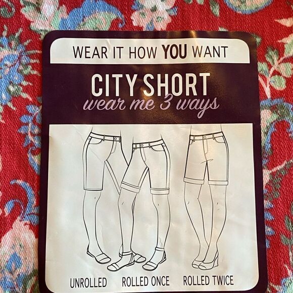 GLORIA VANDERBILT WOMENS City Shorts Color: Calm Coral - Milonga Paisleys - Picture 6 of 10